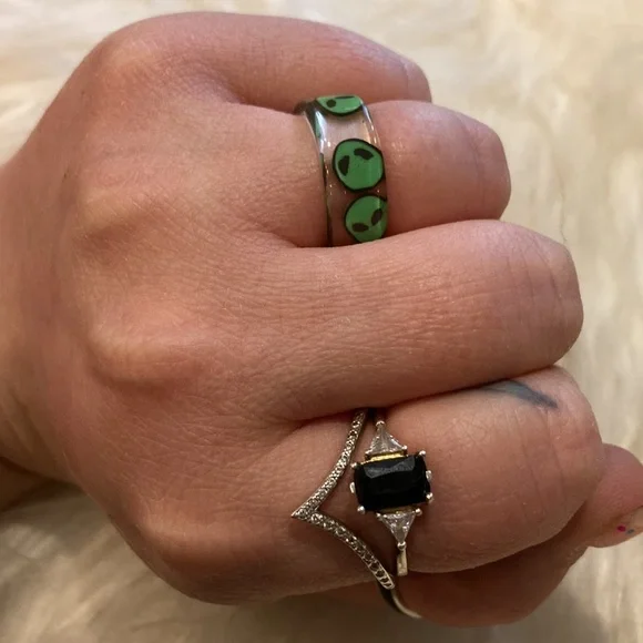 👽 ALIEN RING - Picture 5 of 8